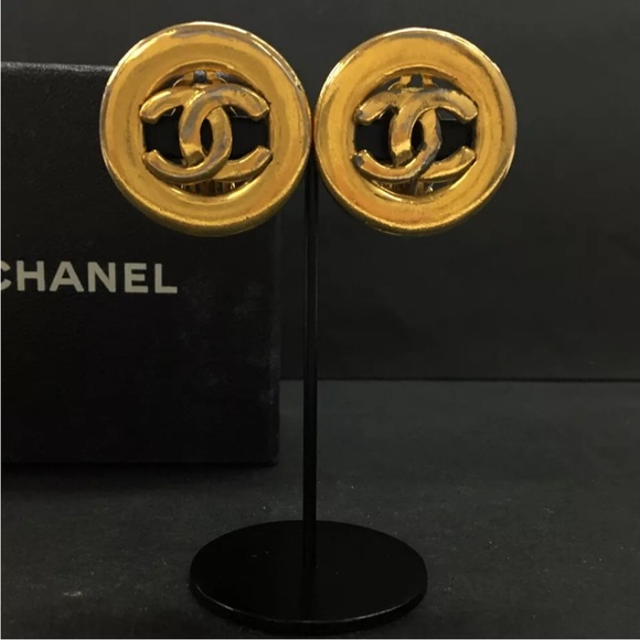 CHANEL CC Logo Gold Tone Earrings - Picture 1 of 8